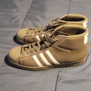 Sz 13 addidas tennis shoe
